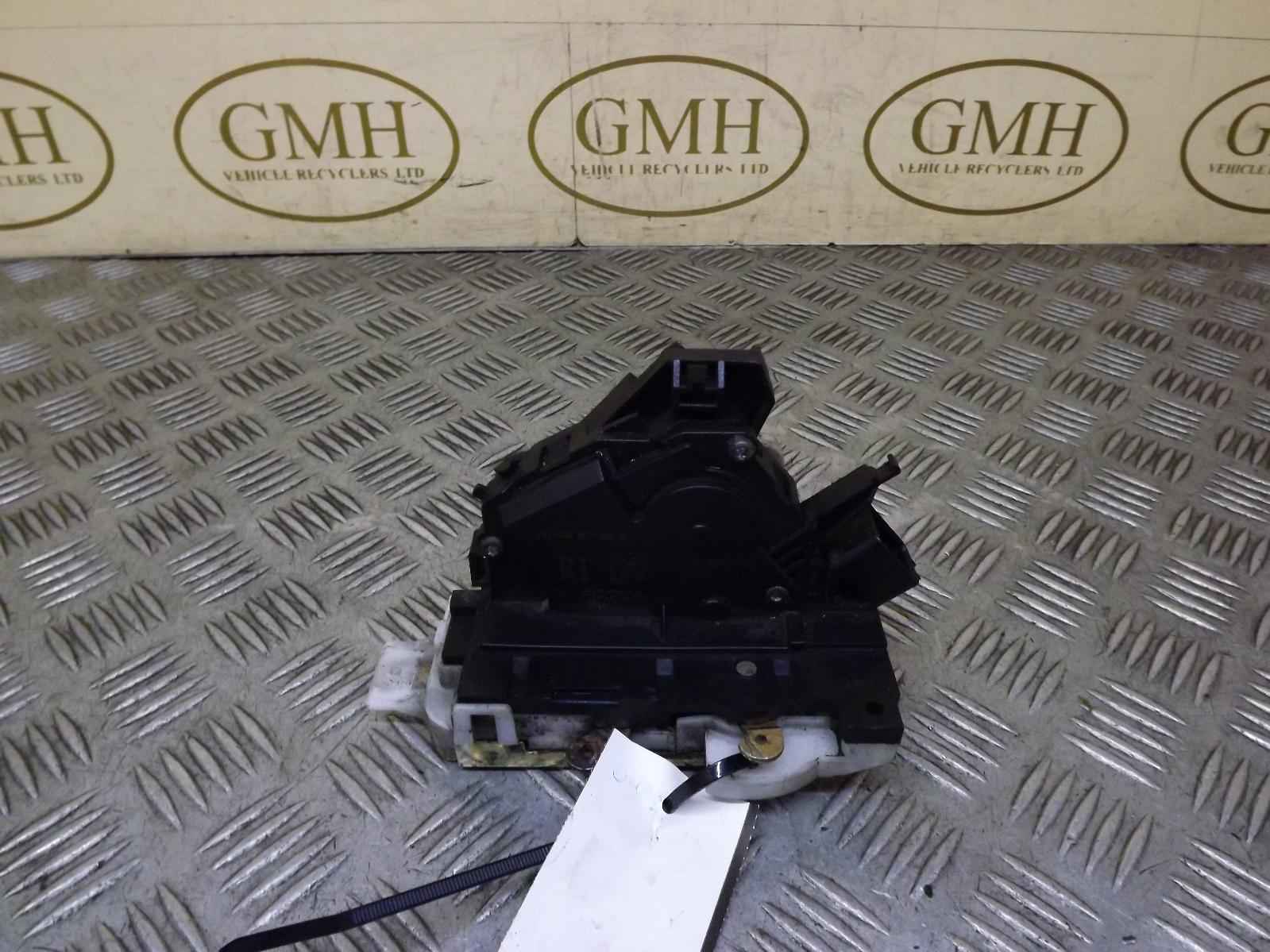 FORD FOCUS MK1 RIGHT DRIVER OFFSIDE FRONT DOOR LOCK ASSEMBLY 8 PIN 2001